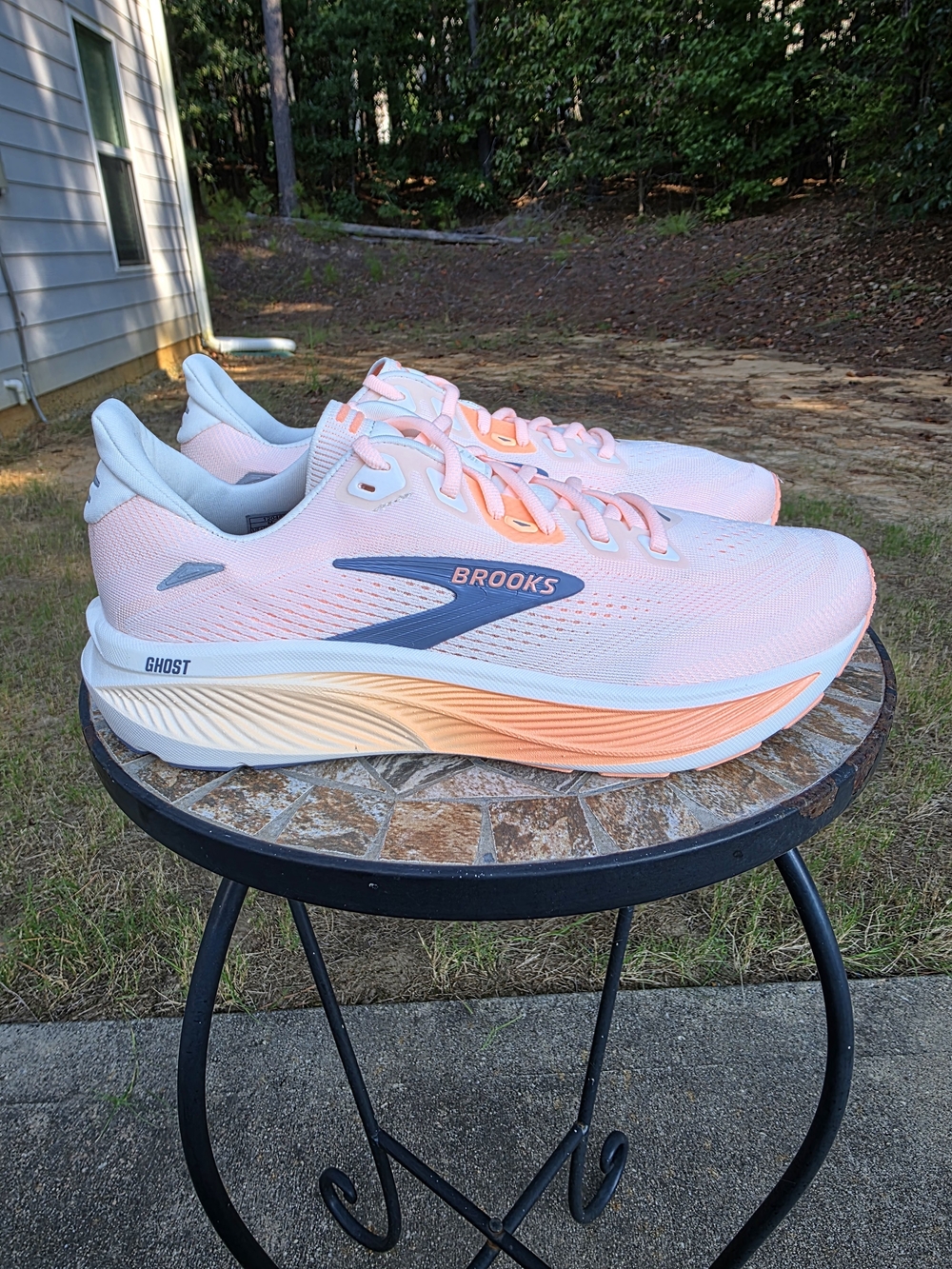 Brooks Ghost 18 1204821B161 Cyber Peach Running Shoes Women's Sz 9.5 B Worn 2x